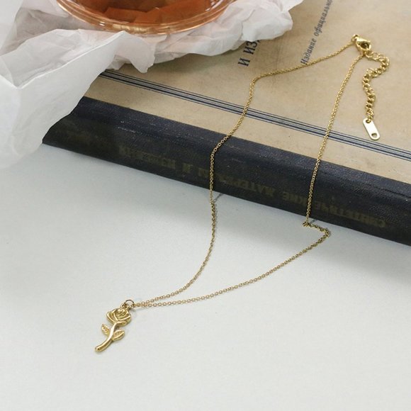 NEW 18K Gold Plated Rose Flower Pendant Necklace - Picture 7 of 10